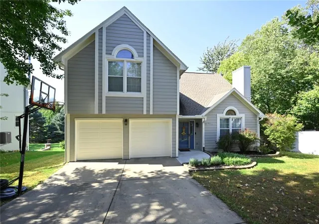 Single family home for sale at 8516 N Winan Ave, Kansas City, MO 64153 | MLS# 2647562