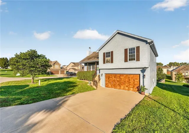 Photo 3 of Single family home for sale at 2510 N 111th Terrace, Kansas City, KS 66109 | MLS# 2647563 | Listing updated on 2026-10-21