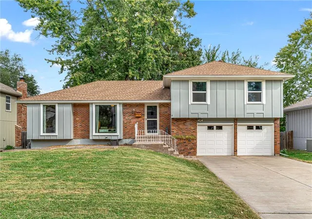 Photo 1 of Single family home for sale at 8904 W 95th Terrace, Overland Park, KS 66212 | MLS# 2647566 | Listing updated on 2026-10-21