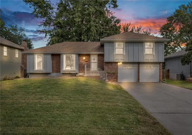 Photo 2 of Single family home for sale at 8904 W 95th Terrace, Overland Park, KS 66212 | MLS# 2647566 | Listing updated on 2026-10-21