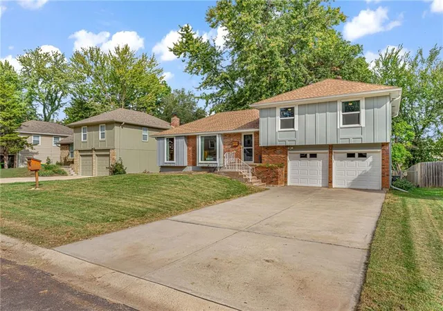 Photo 3 of Single family home for sale at 8904 W 95th Terrace, Overland Park, KS 66212 | MLS# 2647566 | Listing updated on 2026-10-21