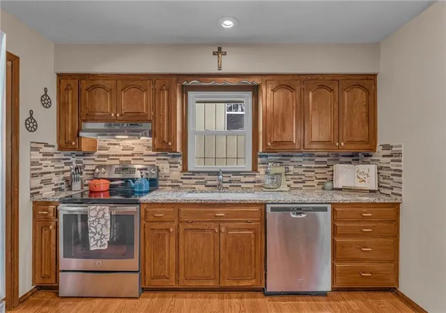 Photo 4 of Single family home for sale at 8904 W 95th Terrace, Overland Park, KS 66212 | MLS# 2647566 | Listing updated on 2026-10-21