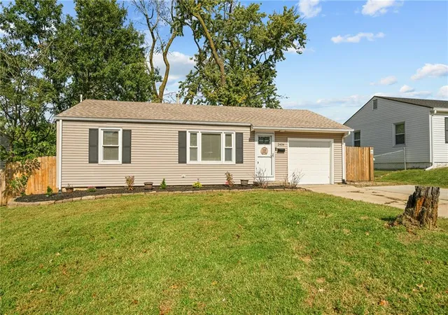 Photo 2 of Single family home for sale at 2404 Ne 60th Street, Kansas City, MO 64118 | MLS# 2647578 | Listing updated on 2026-10-18