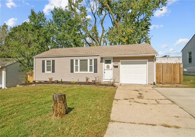 Photo 3 of Single family home for sale at 2404 Ne 60th Street, Kansas City, MO 64118 | MLS# 2647578 | Listing updated on 2026-10-18