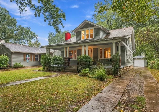 Photo 1 of Sale Pending at 7516 Locust St, Kansas City, MO 64131 | MLS# 2647580 | Listing updated on 2026-10-25