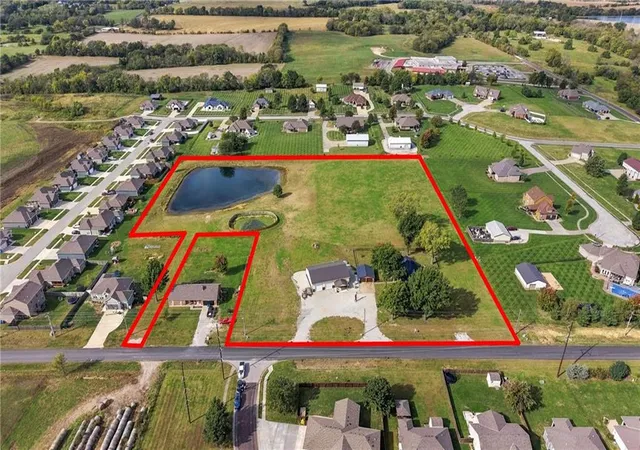 Photo 4 of Single family home for sale at 981 S 9th Street, Odessa, MO 64076 | MLS# 2647586 | Listing updated on 2026-10-20