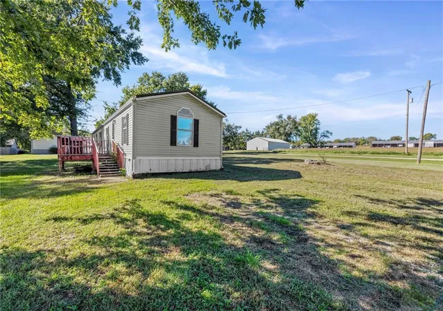 Photo 3 of Single family home for sale at 634 Monroe St, Pomona, KS 66076 | MLS# 2647597 | Listing updated on 2026-10-22