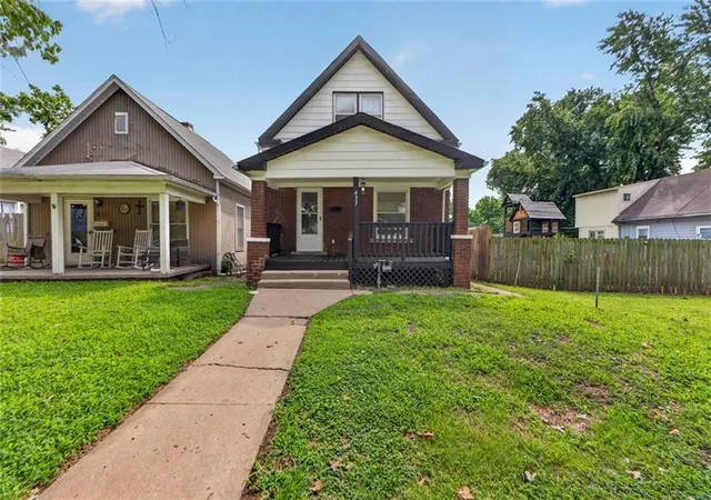 Photo 2 of Single family home for sale at 433 Oakley Ave, Kansas City, MO 64123 | MLS# 2647601 | Listing updated on 2026-10-20
