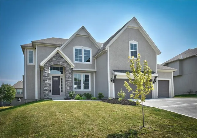 Photo 4 of Single family home for sale at 2275 W Elm Ter, Olathe, KS 66061 | MLS# 2647605 | Listing updated on 2026-10-22