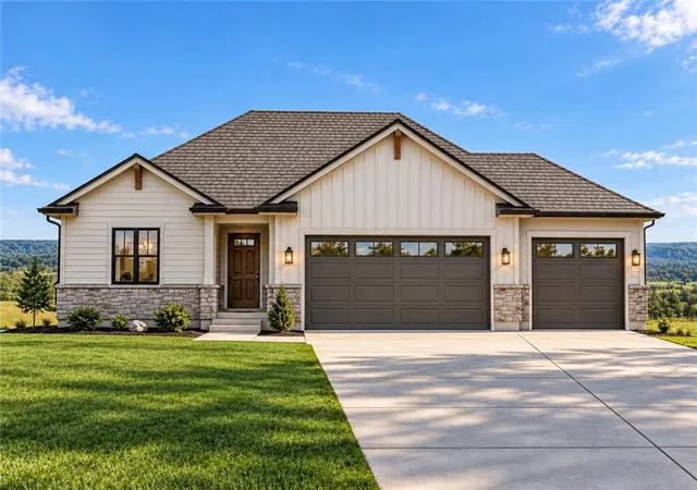 Photo 2 of Single family home for sale at 2225 S Quail Dr, Independence, MO 64057 | MLS# 2647607 | Listing updated on 2026-10-20
