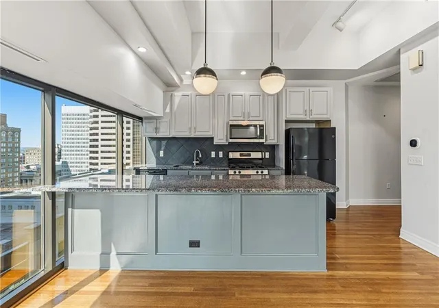 Photo 2 of Condo for sale at 1101 Walnut St #907, Kansas City, MO 64106 | MLS# 2647608 | Listing updated on 2026-10-22