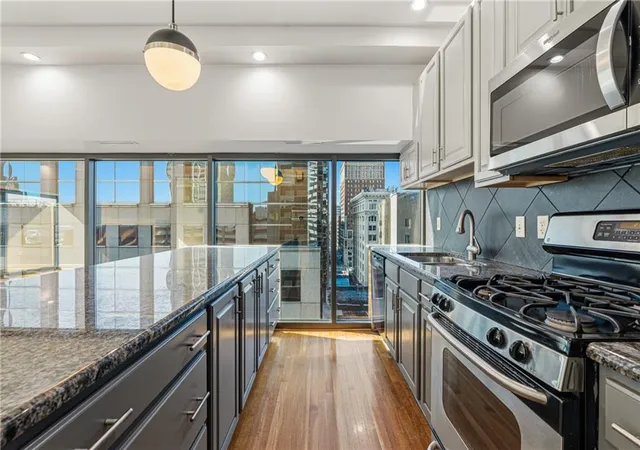 Photo 3 of Condo for sale at 1101 Walnut St #907, Kansas City, MO 64106 | MLS# 2647608 | Listing updated on 2026-10-22
