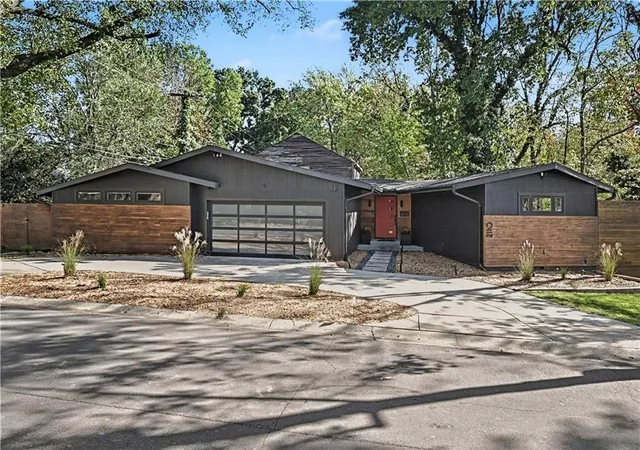 Single family home for sale at 2110 W 71st Terrace, Prairie Village, KS 66208 | MLS# 2647611