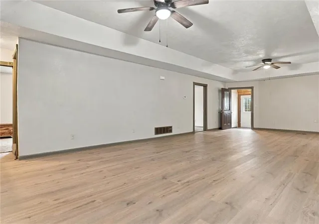 Photo 4 of Single family home for sale at 701 Isley Blvd, Excelsior Springs, MO 64024 | MLS# 2647612 | Listing updated on 2026-10-20