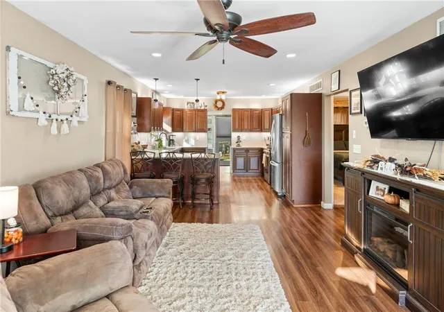 Photo 2 of Single family home for sale at 402 S Olive St, Gallatin, MO 64640 | MLS# 2647617 | Listing updated on 2026-10-22