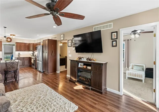 Photo 3 of Single family home for sale at 402 S Olive St, Gallatin, MO 64640 | MLS# 2647617 | Listing updated on 2026-10-22