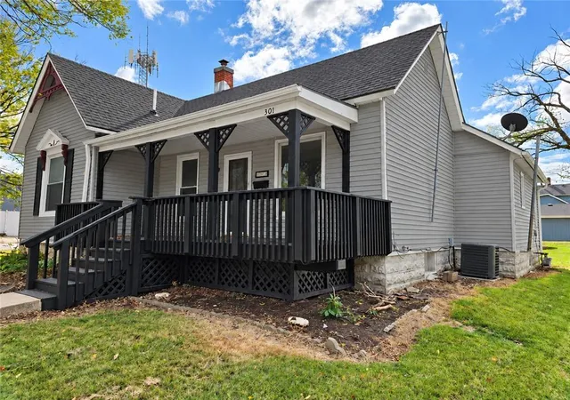 Photo 1 of Single family home for sale at 301 W Peoria St, Paola, KS 66071 | MLS# 2647620 | Listing updated on 2026-10-17