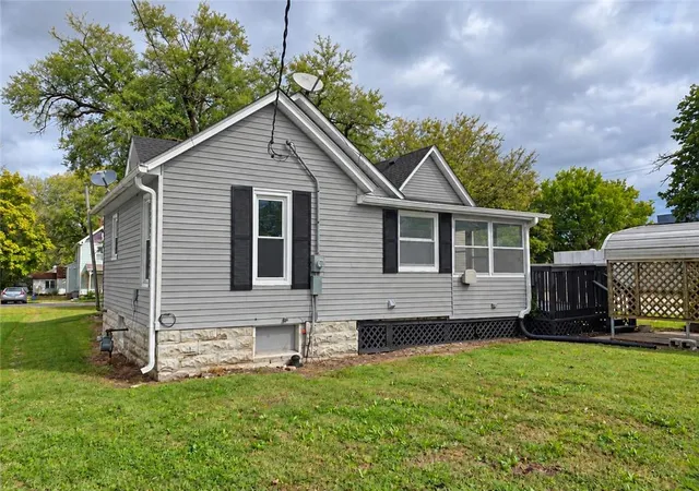 Photo 3 of Single family home for sale at 301 W Peoria St, Paola, KS 66071 | MLS# 2647620 | Listing updated on 2026-10-17