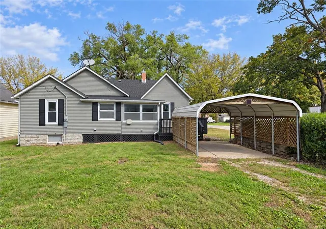 Photo 4 of Single family home for sale at 301 W Peoria St, Paola, KS 66071 | MLS# 2647620 | Listing updated on 2026-10-17