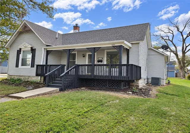 Photo 3 of Single family home for sale at 301 W Peoria St, Paola, KS 66071 | MLS# 2647620 | Listing updated on 2026-10-17