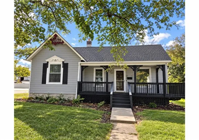 Photo 2 of Single family home for sale at 301 W Peoria St, Paola, KS 66071 | MLS# 2647620 | Listing updated on 2026-10-17