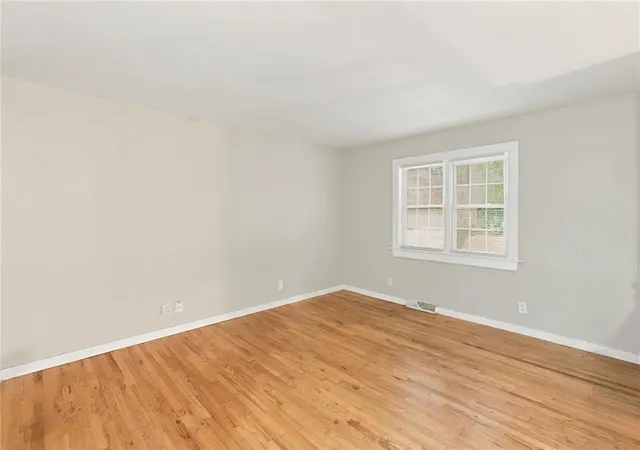 Photo 3 of Single family home for sale at 5149 N Palmer Ave, Kansas City, MO 64119 | MLS# 2647625 | Listing updated on 2026-10-20