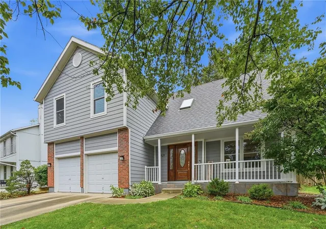 Photo 2 of Single family home for sale at 15821 Horton Ct, Overland Park, KS 66223 | MLS# 2647633 | Listing updated on 2026-10-22