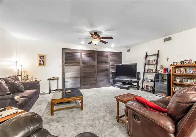 Condo for sale at 4511 Headwood Dr #10, Kansas City, MO 64111 | MLS# 2647634