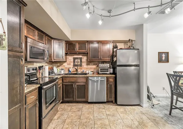Photo 3 of Condo for sale at 4511 Headwood Dr #10, Kansas City, MO 64111 | MLS# 2647634 | Listing updated on 2026-10-28