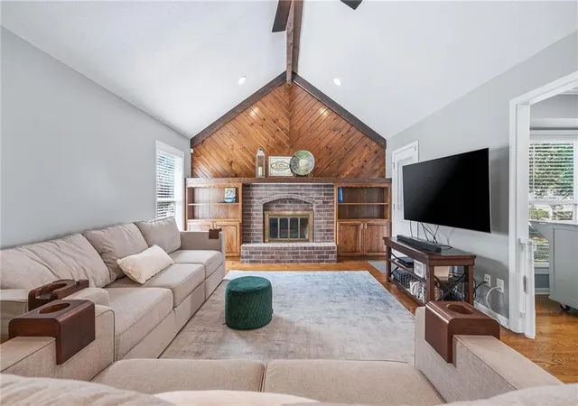 Photo 2 of Single family home for sale at 800 Sw Savannah Dr, Lees Summit, MO 64081 | MLS# 2647635 | Listing updated on 2026-10-22
