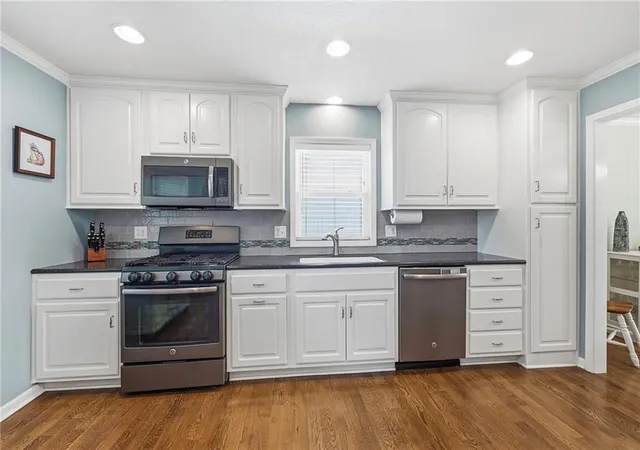 Photo 3 of Single family home for sale at 800 Sw Savannah Dr, Lees Summit, MO 64081 | MLS# 2647635 | Listing updated on 2026-10-22