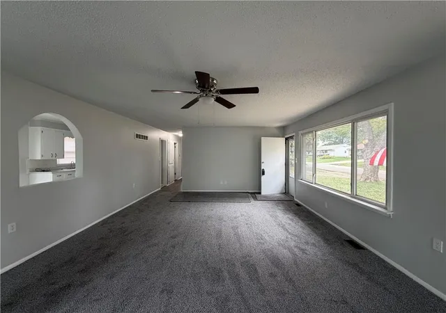 Photo 3 of Single family home for sale at 1305 Farview Dr, Independence, MO 64056 | MLS# 2647640 | Listing updated on 2026-10-26