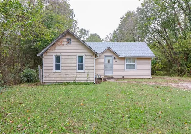 Single family home for sale at 606 Lindy Ln, Holden, MO 64040 | MLS# 2647646