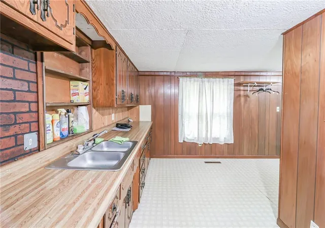 Photo 4 of Single family home for sale at 606 Lindy Ln, Holden, MO 64040 | MLS# 2647646 | Listing updated on 2026-10-22