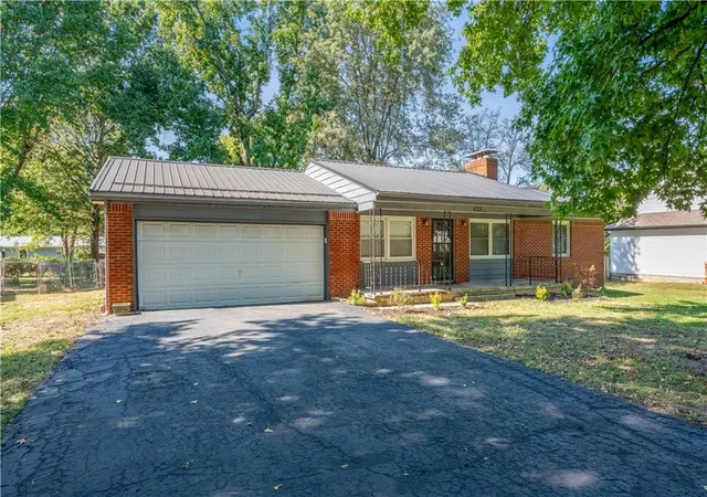 Photo 1 of Single family home for sale at 423 Olive St, Windsor, MO 65360 | MLS# 2647650 | Listing updated on 2026-10-28