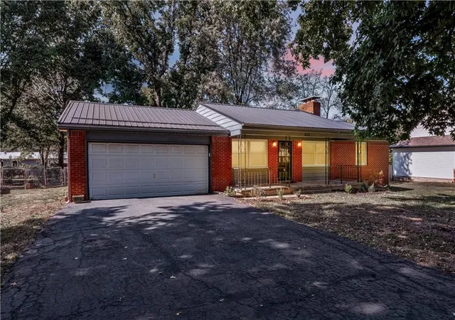 Photo 1 of Single family home for sale at 423 Olive St, Windsor, MO 65360 | MLS# 2647650 | Listing updated on 2026-10-28
