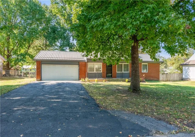 Photo 4 of Single family home for sale at 423 Olive St, Windsor, MO 65360 | MLS# 2647650 | Listing updated on 2026-10-28