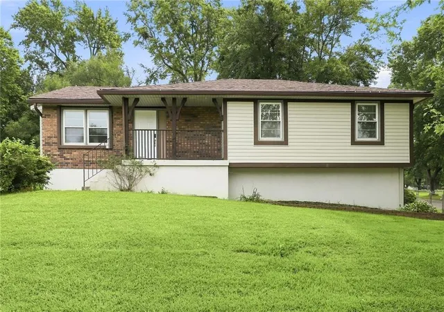 Photo 1 of Single family home for sale at 1601 N Glen Ellyn St, Independence, MO 64056 | MLS# 2647652 | Listing updated on 2026-10-18