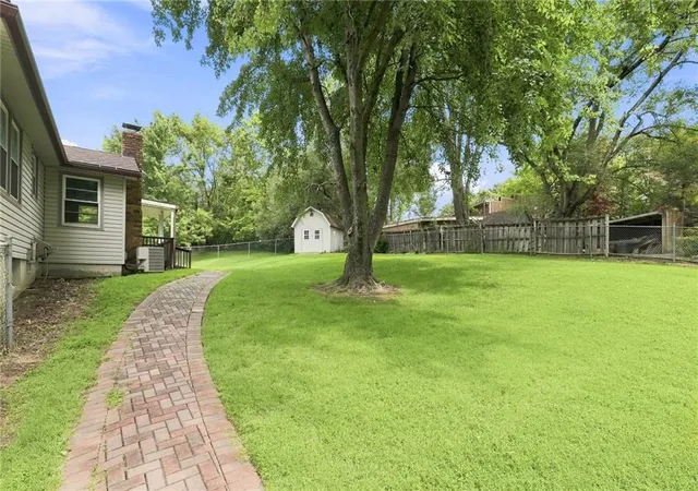 Photo 3 of Single family home for sale at 1601 N Glen Ellyn St, Independence, MO 64056 | MLS# 2647652 | Listing updated on 2026-10-18