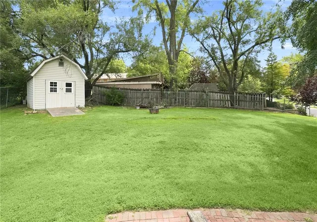 Photo 3 of Single family home for sale at 1601 N Glen Ellyn St, Independence, MO 64056 | MLS# 2647652 | Listing updated on 2026-10-18