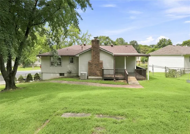 Photo 4 of Single family home for sale at 1601 N Glen Ellyn St, Independence, MO 64056 | MLS# 2647652 | Listing updated on 2026-10-18
