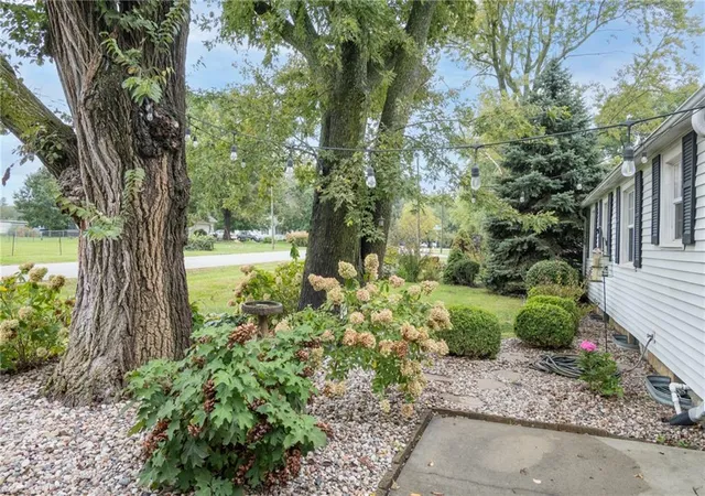 Photo 4 of Single family home for sale at 400 NW Frances Rd, Lees Summit, MO 64063 | MLS# 2647653 | Listing updated on 2026-10-20