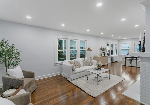 Photo 4 of Single family home for sale at 5616 Wyandotte St, Kansas City, MO 64113 | MLS# 2647656 | Listing updated on 2026-10-21