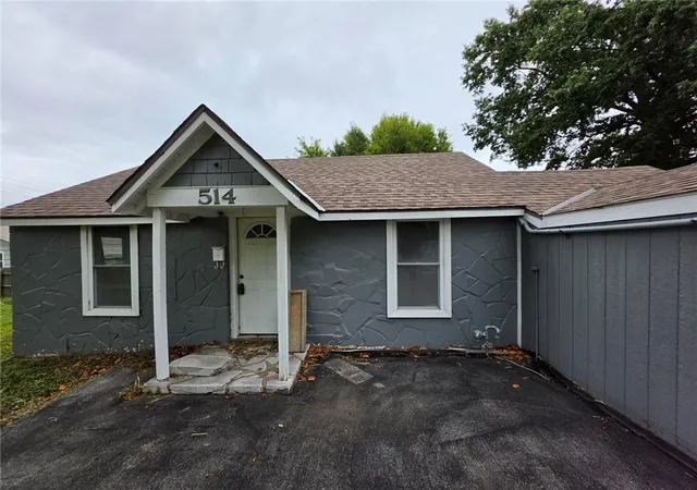 Single family home for sale at 514 W Southside Blvd, Independence, MO 64055 | MLS# 2647658