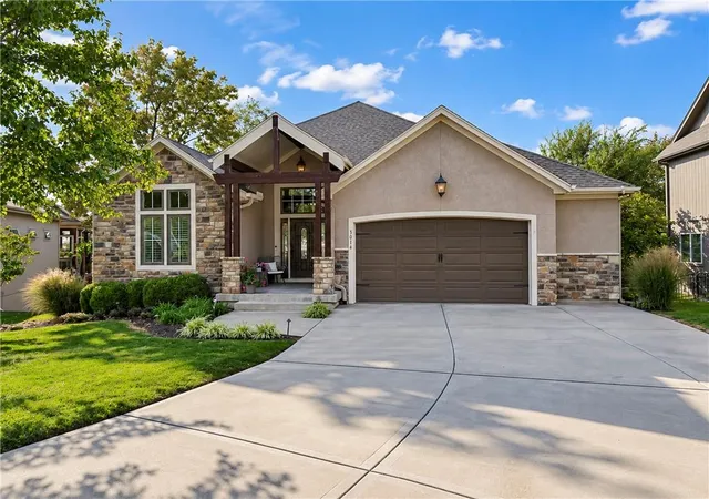 Single family home for sale at 5014 Bradshaw St, Shawnee, KS 66216 | MLS# 2647662