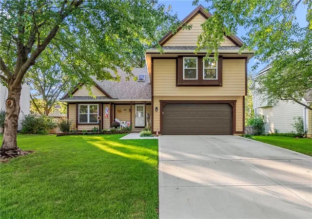 Photo 1 of Single family home for sale at 811 N Mesa St, Olathe, KS 66061 | MLS# 2647665 | Listing updated on 2026-10-23