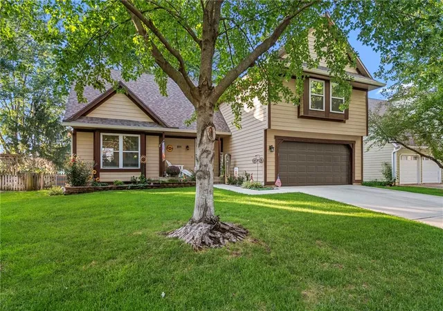 Photo 2 of Single family home for sale at 811 N Mesa St, Olathe, KS 66061 | MLS# 2647665 | Listing updated on 2026-10-23