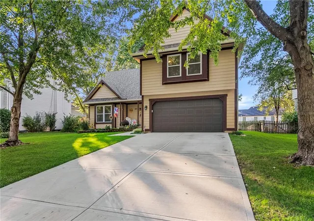 Photo 3 of Single family home for sale at 811 N Mesa St, Olathe, KS 66061 | MLS# 2647665 | Listing updated on 2026-10-23