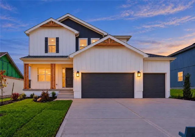 Photo 1 of Single family home for sale at 18425 W 195th Street, Spring Hill, KS 66083 | MLS# 2647674 | Listing updated on 2026-10-22