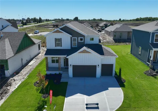 Photo 2 of Single family home for sale at 18425 W 195th Street, Spring Hill, KS 66083 | MLS# 2647674 | Listing updated on 2026-10-22